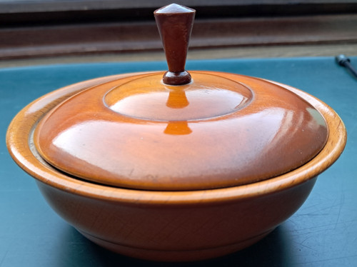 Kleine holzschale mit deckel - kleine,